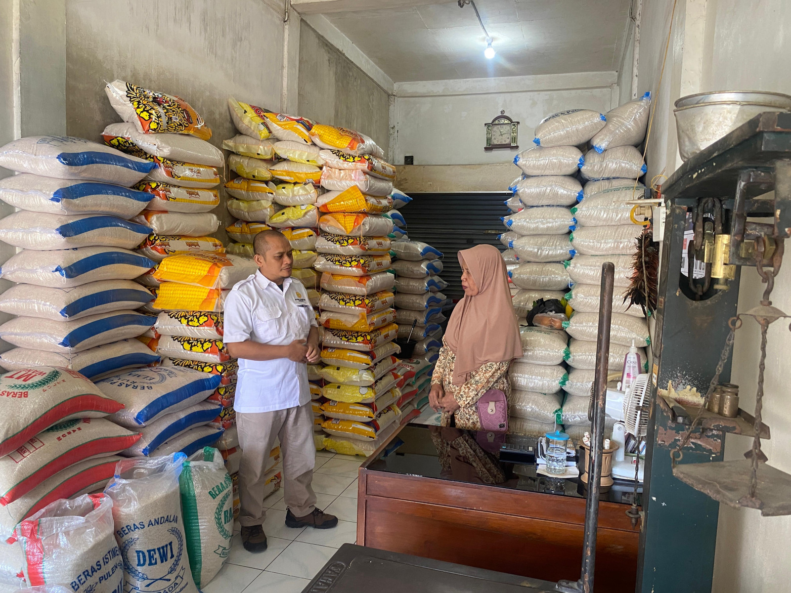 PASAR WATES HIDUP KEMBALI PASCA PENEGAKAN HUKUM BERAS OPLOSAN