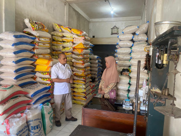 PASAR WATES HIDUP KEMBALI PASCA PENEGAKAN HUKUM BERAS OPLOSAN